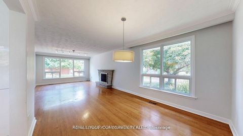 Photo 6 at 39 Silverview Drive, Newtonbrook East, Toronto
