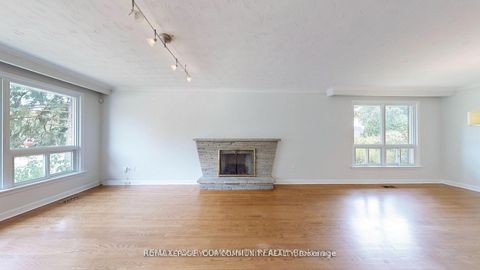 Photo 10 at 39 Silverview Drive, Newtonbrook East, Toronto