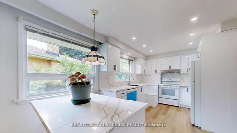 Photo 11 at 39 Silverview Drive, Newtonbrook East, Toronto