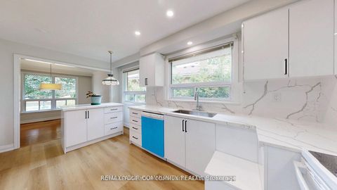 Photo 12 at 39 Silverview Drive, Newtonbrook East, Toronto