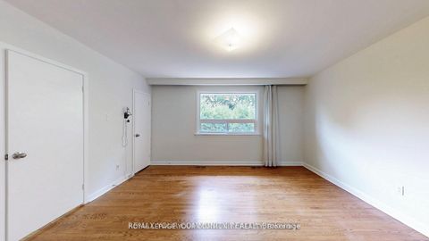 Photo 16 at 39 Silverview Drive, Newtonbrook East, Toronto