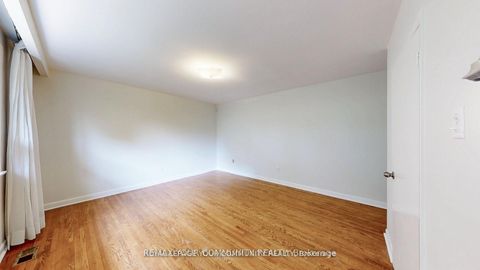 Photo 19 at 39 Silverview Drive, Newtonbrook East, Toronto