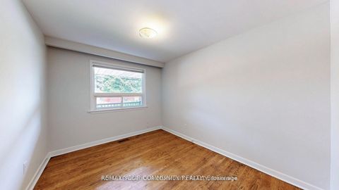 Photo 21 at 39 Silverview Drive, Newtonbrook East, Toronto