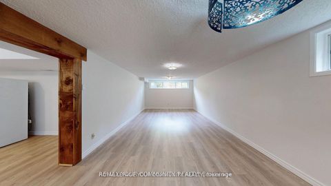 Photo 31 at 39 Silverview Drive, Newtonbrook East, Toronto