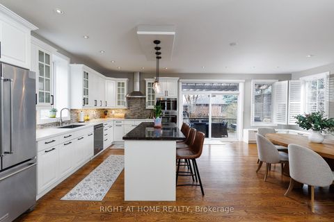 Photo 3 at 3 Dunning Crescent, Alderwood, Toronto