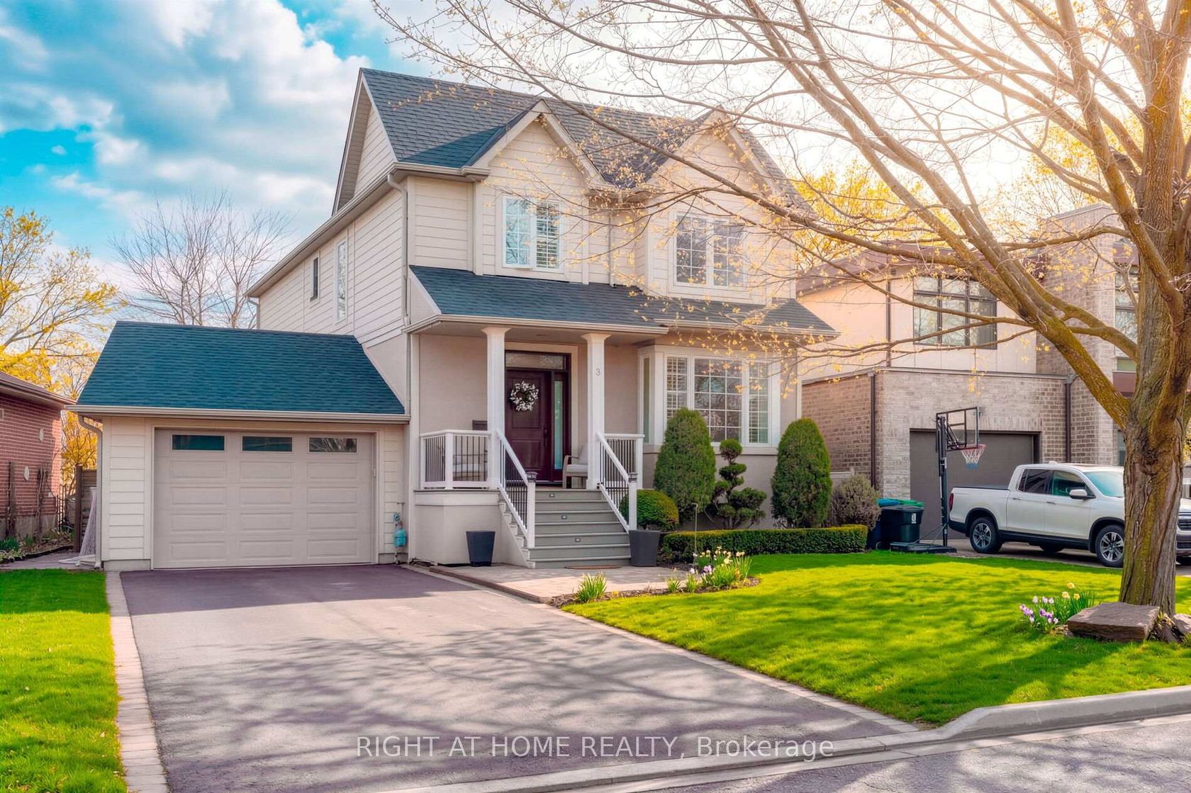 3 Dunning Crescent, Alderwood, Toronto photo number 2