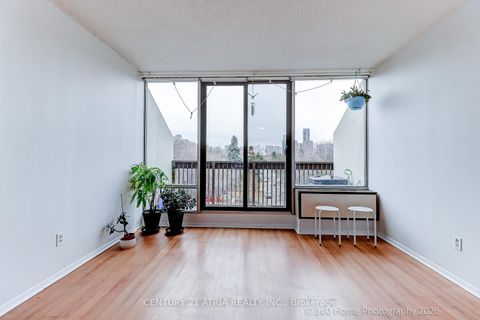 Photo 4 at 513 - 20 Fashion Roseway Row, Willowdale East, Toronto