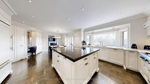 Photo 11 at 6 Penwood Crescent S, Don Mills, Toronto