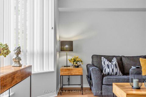 Photo 4 at 504 - 309 Major Mackenzie Drive E, Harding, Richmond Hill