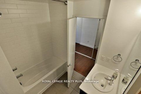 Photo 11 at 812 - 360 Square One Drive, City Centre, Mississauga