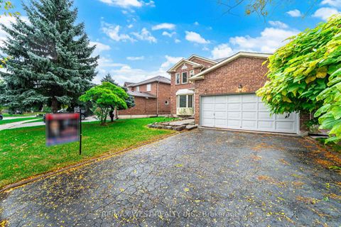 Photo 2 at 86 Dina Road, Maple, Vaughan