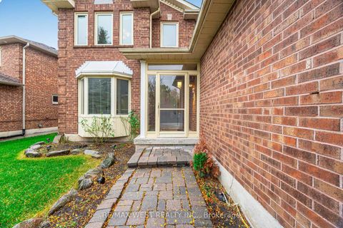 Photo 4 at 86 Dina Road, Maple, Vaughan