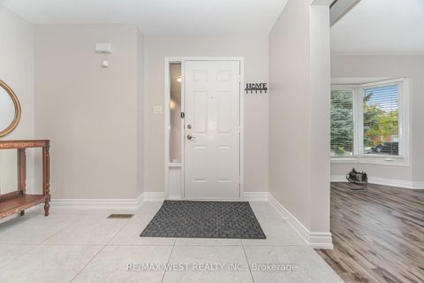 Photo 6 at 86 Dina Road, Maple, Vaughan