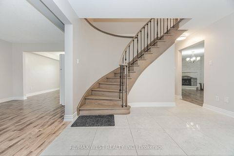 Photo 7 at 86 Dina Road, Maple, Vaughan