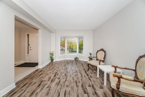 Photo 8 at 86 Dina Road, Maple, Vaughan