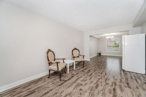Photo 11 at 86 Dina Road, Maple, Vaughan