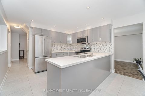 Photo 15 at 86 Dina Road, Maple, Vaughan