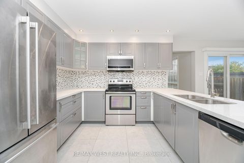 Photo 16 at 86 Dina Road, Maple, Vaughan