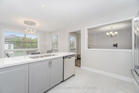 Photo 19 at 86 Dina Road, Maple, Vaughan