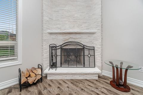 Photo 25 at 86 Dina Road, Maple, Vaughan