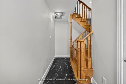 Photo 1 at 193 Zokol Drive, Bayview Northeast, Aurora