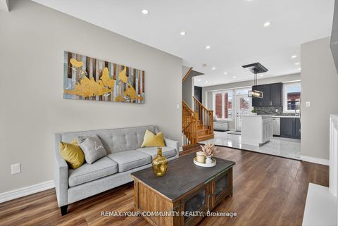 Photo 4 at 193 Zokol Drive, Bayview Northeast, Aurora