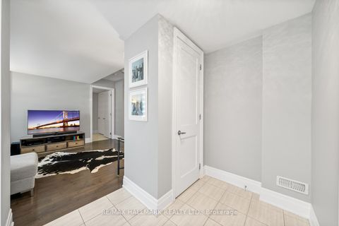 Photo 4 at 15 Carrville Woods Circle, Patterson, Vaughan