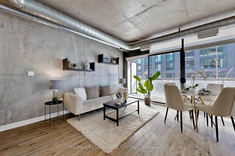 Photo 3 at 408 - 533 Richmond Street W, Waterfront Communities C1, Toronto