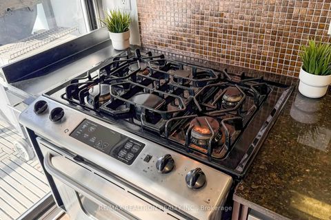 Photo 11 at 408 - 533 Richmond Street W, Waterfront Communities C1, Toronto