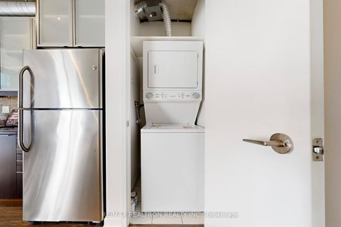 Photo 17 at 408 - 533 Richmond Street W, Waterfront Communities C1, Toronto