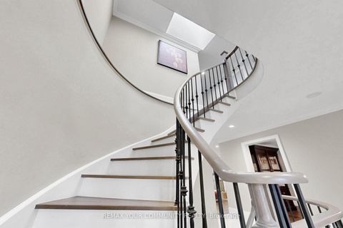 Photo 15 at 186 Wigwoss Drive, East Woodbridge, Vaughan