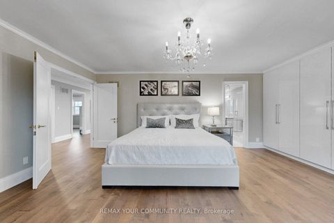 Photo 18 at 186 Wigwoss Drive, East Woodbridge, Vaughan