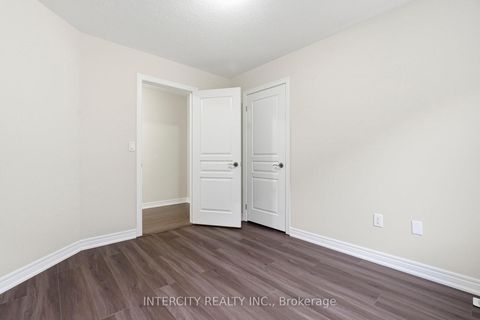 Photo 29 at 34 Alexie Way, Vellore Village, Vaughan