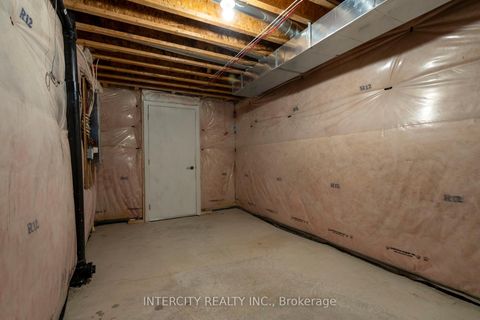 Photo 32 at 34 Alexie Way, Vellore Village, Vaughan