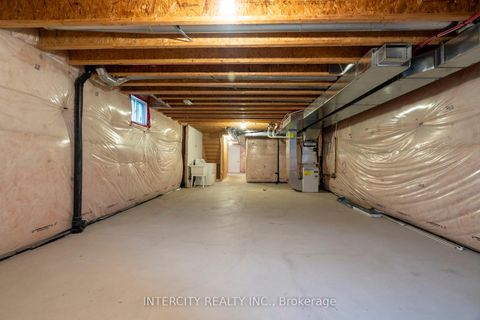 Photo 35 at 34 Alexie Way, Vellore Village, Vaughan