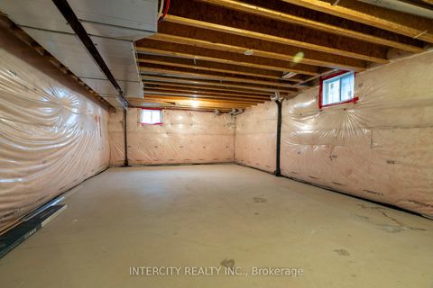 Photo 36 at 34 Alexie Way, Vellore Village, Vaughan