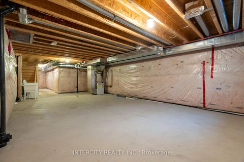 Photo 37 at 34 Alexie Way, Vellore Village, Vaughan