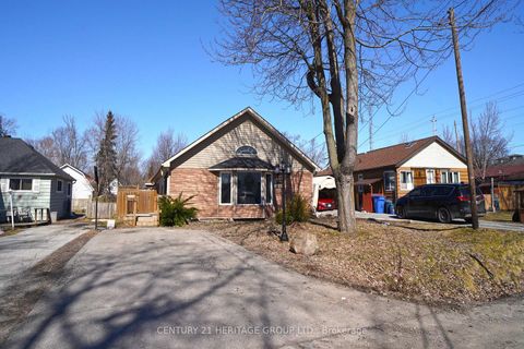 Photo 2 at 236 Simcoe Avenue, Keswick North, Georgina