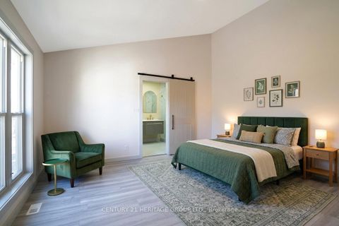 Photo 10 at 236 Simcoe Avenue, Keswick North, Georgina