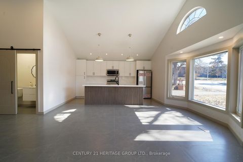 Photo 14 at 236 Simcoe Avenue, Keswick North, Georgina