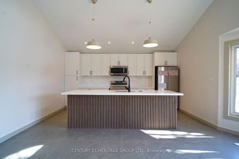 Photo 15 at 236 Simcoe Avenue, Keswick North, Georgina