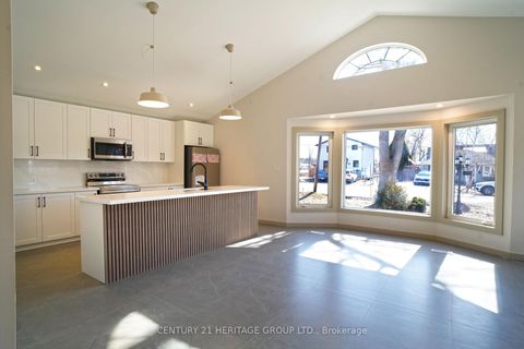 Photo 16 at 236 Simcoe Avenue, Keswick North, Georgina