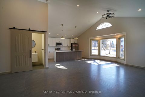Photo 17 at 236 Simcoe Avenue, Keswick North, Georgina