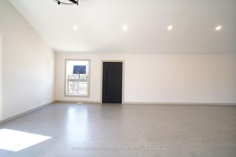 Photo 46 at 236 Simcoe Avenue, Keswick North, Georgina