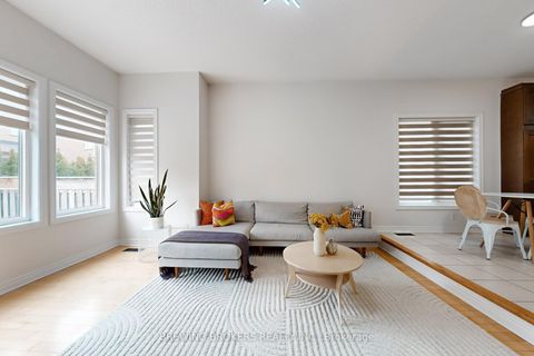 Photo 10 at 346 Thornhill Woods Drive, Patterson, Vaughan