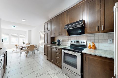 Photo 14 at 346 Thornhill Woods Drive, Patterson, Vaughan