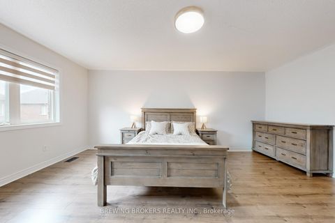 Photo 24 at 346 Thornhill Woods Drive, Patterson, Vaughan