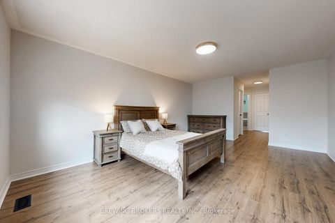 Photo 25 at 346 Thornhill Woods Drive, Patterson, Vaughan