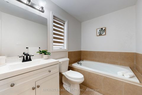 Photo 27 at 346 Thornhill Woods Drive, Patterson, Vaughan