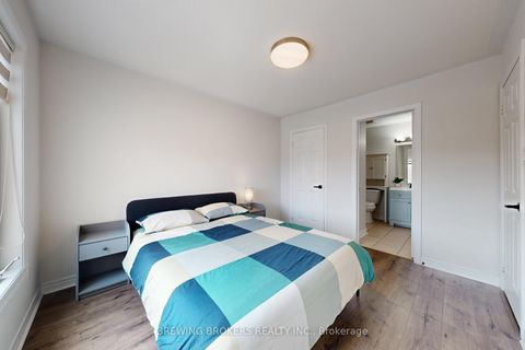 Photo 32 at 346 Thornhill Woods Drive, Patterson, Vaughan